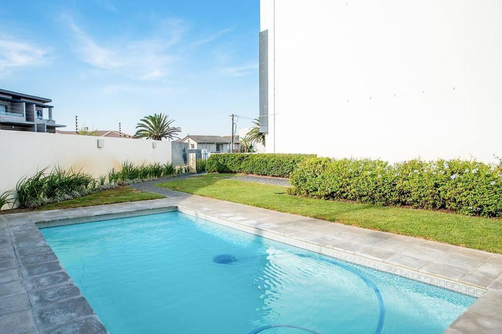 Apartment Beachfront 2 Bed W Swimming Pool, Blouberg 54 Break *