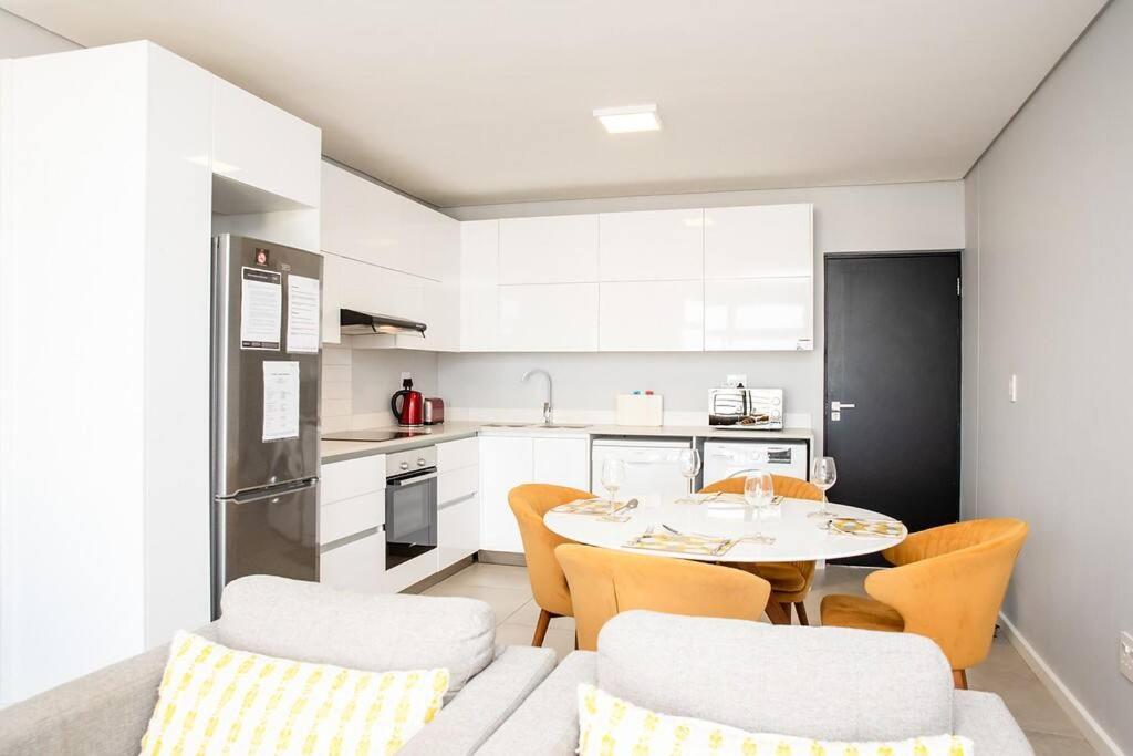 Beachfront 2 Bed W Swimming Pool, Blouberg 54 Break Apartment
