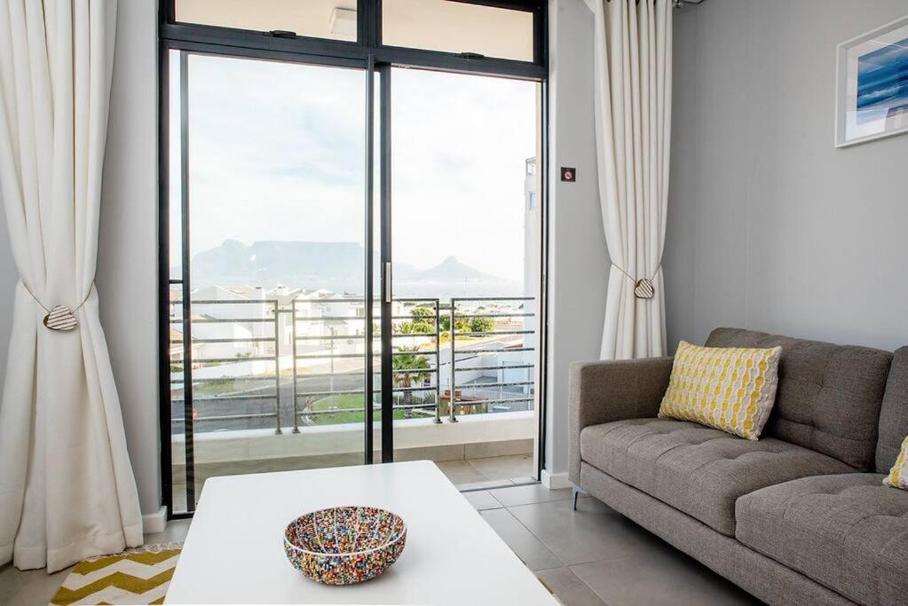Apartment Beachfront 2 Bed W Swimming Pool, Blouberg 54 Break Cape Town