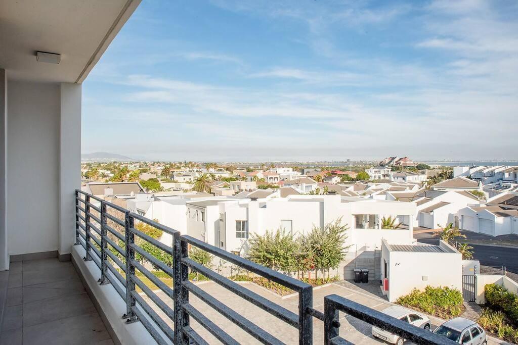 Apartment Beachfront 2 Bed W Swimming Pool, Blouberg 54 Break *