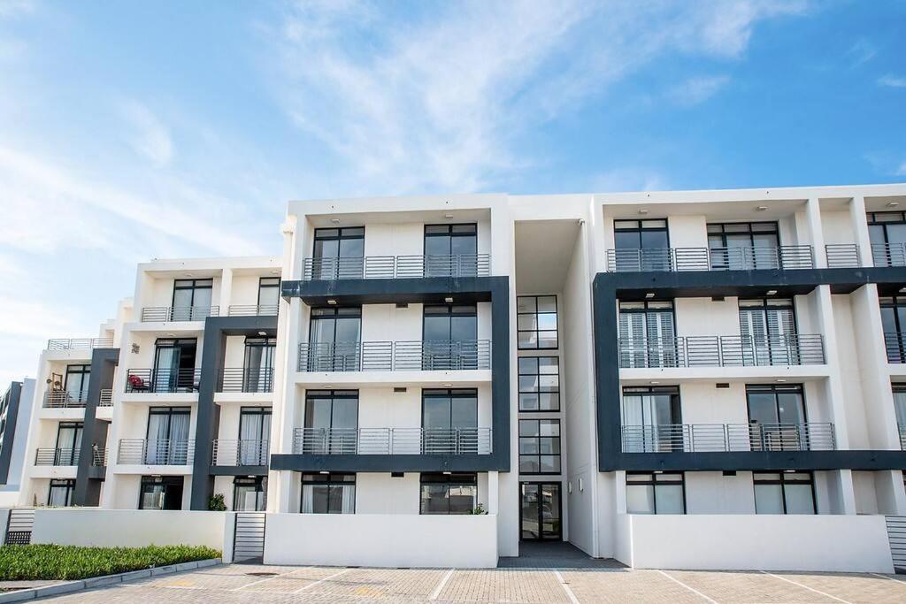 Beachfront 2 Bed W Swimming Pool, Blouberg 54 Break Apartment *