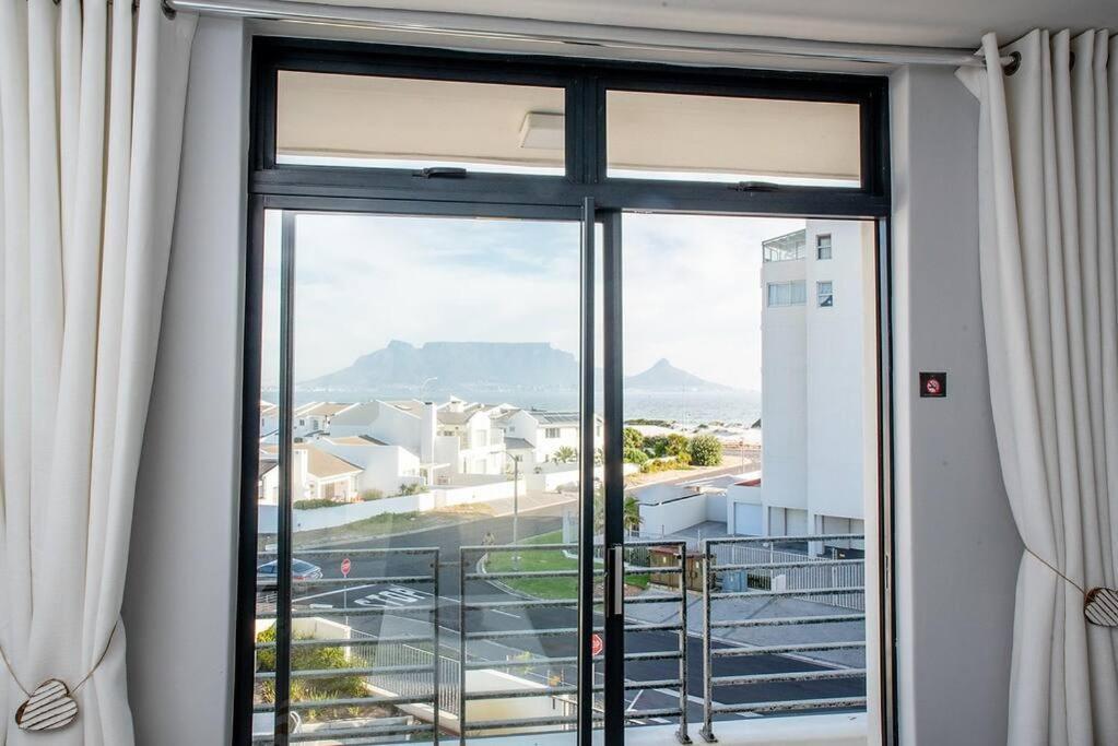 Beachfront 2 Bed W Swimming Pool, Blouberg 54 Break Apartment *
