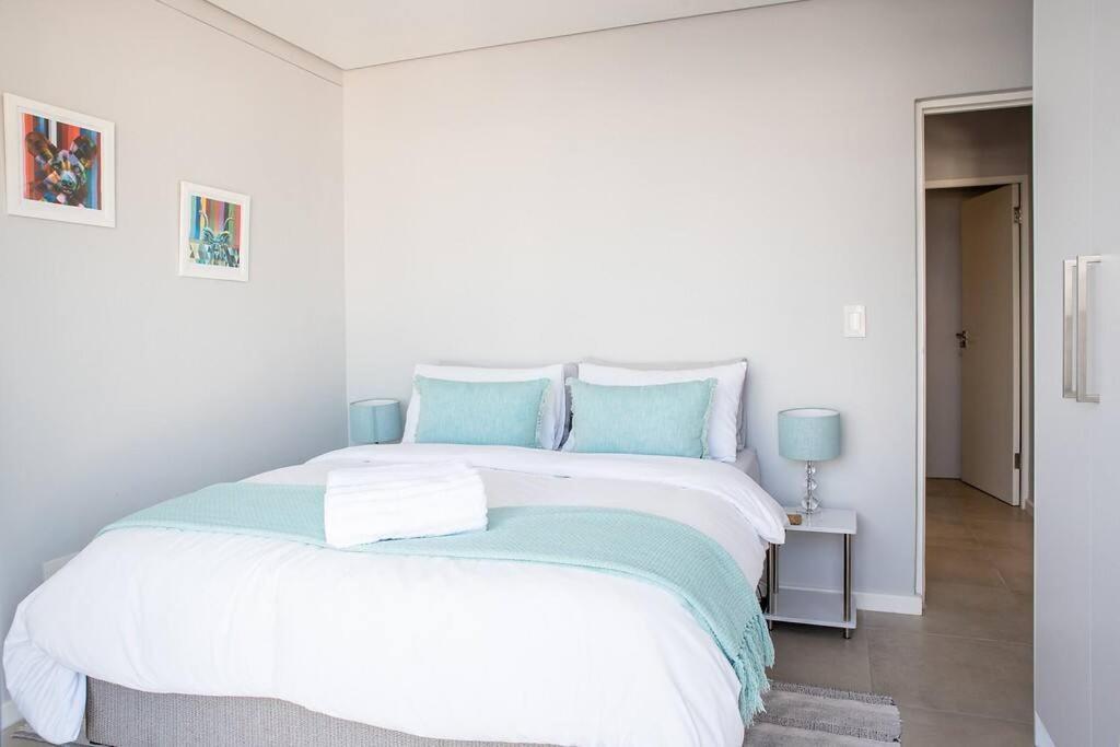 Beachfront 2 Bed W Swimming Pool, Blouberg 54 Break